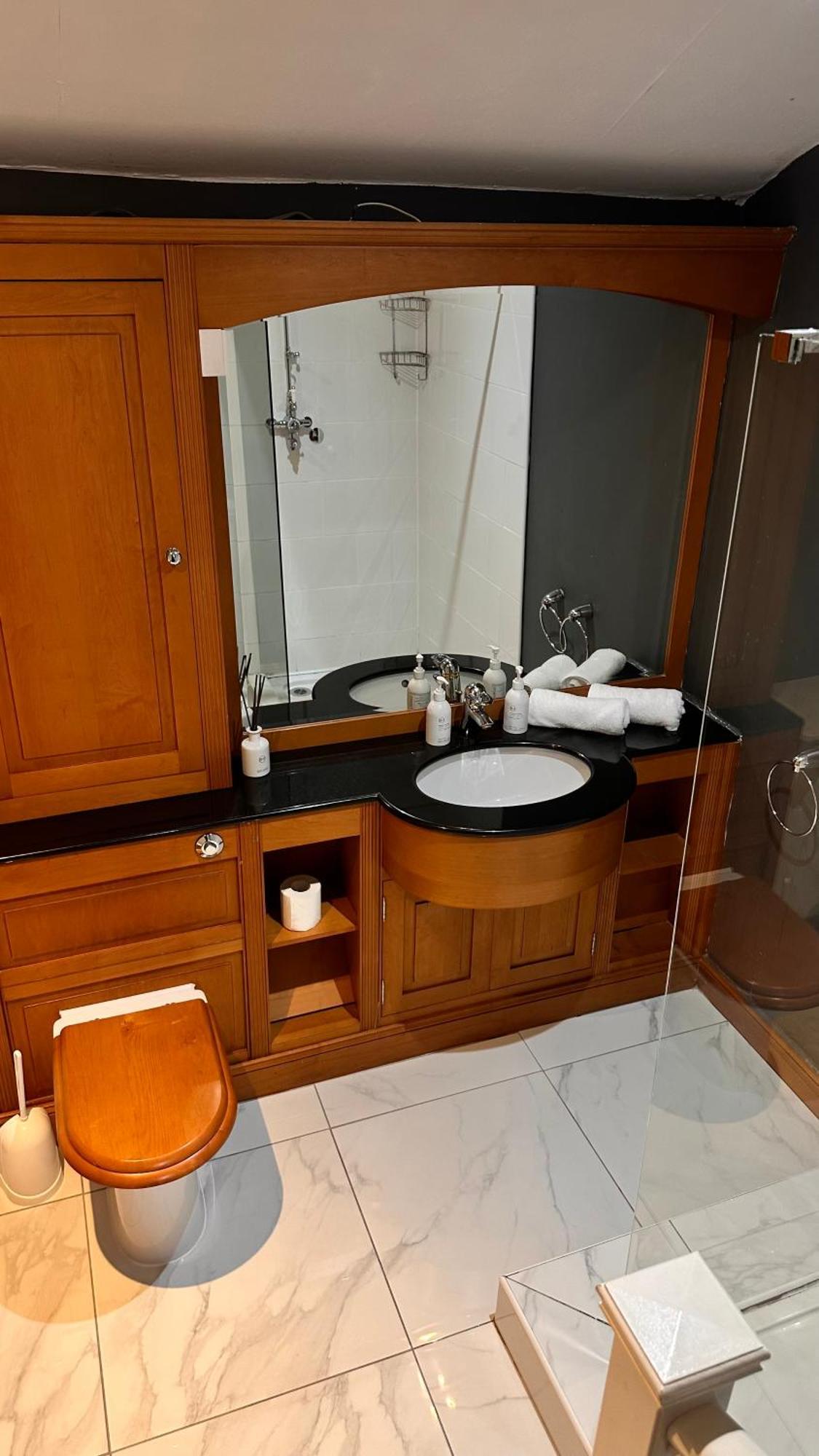 The Vicarage Hotell Holmes Chapel Eksteriør bilde