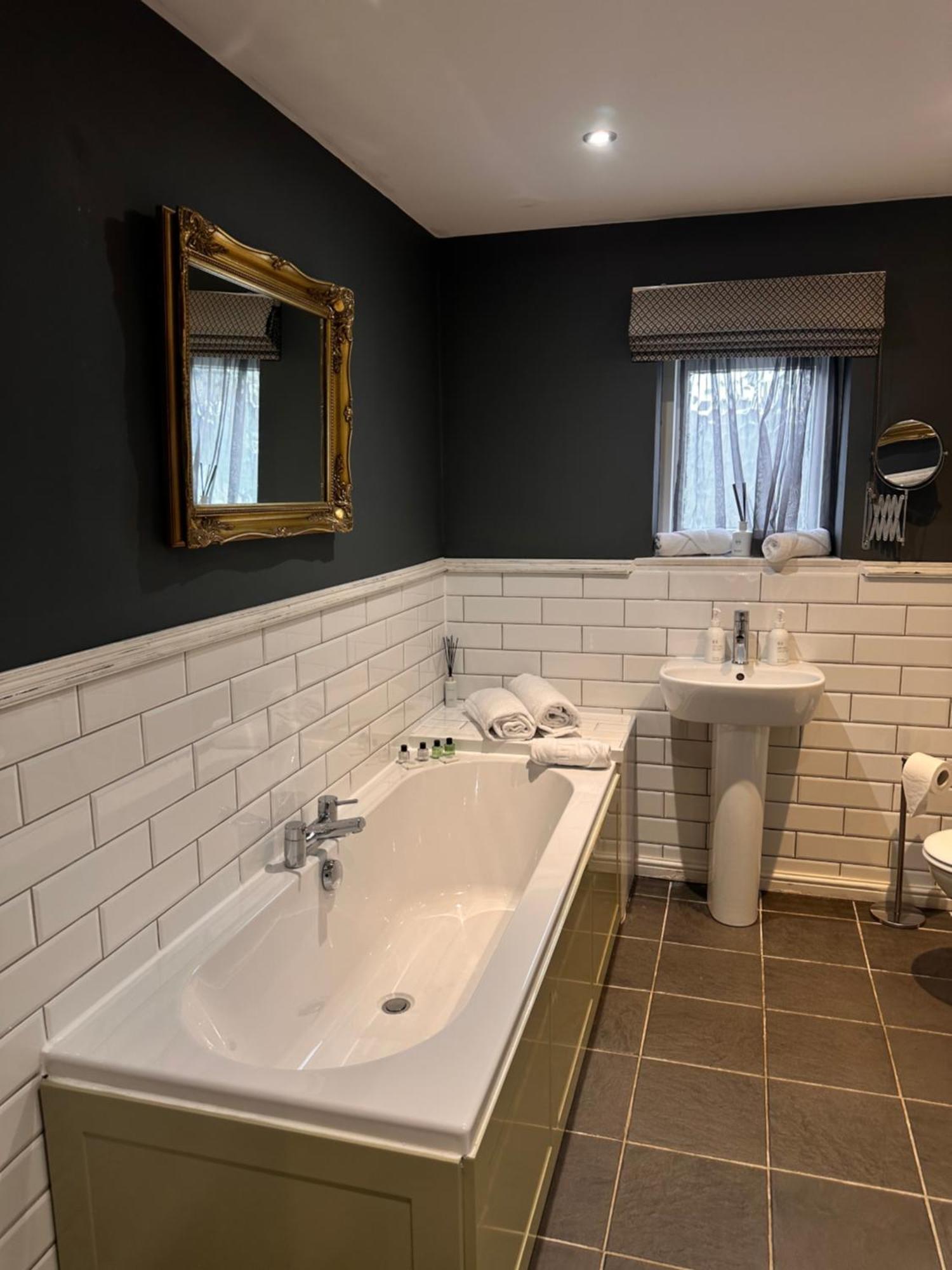 The Vicarage Hotell Holmes Chapel Eksteriør bilde