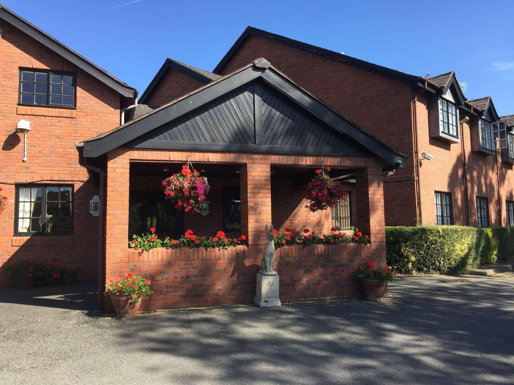 The Vicarage Hotell Holmes Chapel Eksteriør bilde